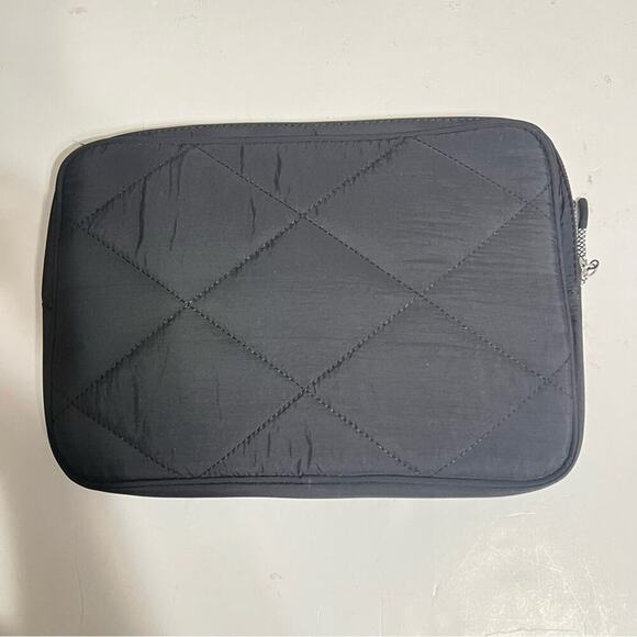 Zara Black Quilted NYLON LAPTOP CASE - Picture 7 of 11